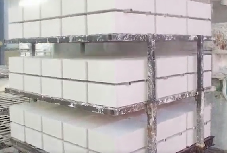 	  	  	 High temperature calcium silicate insulation board production line equipment Calcium silicate high temperature resistant insulation board production line equipment  	 高溫硅酸鈣絕熱板生產(chǎn)線設(shè)備硅酸鈣耐高溫保溫板生產(chǎn)線設(shè)備 高溫硅酸鈣保溫板是由硬硅鈣石水和增強(qiáng)纖維組成，無石棉，最高耐熱溫度為1050 °C，是一種高效